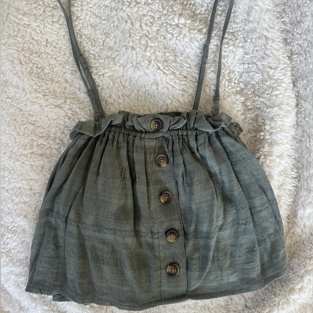earthy green flowy tank! 𖦹๋࣭ ⭑